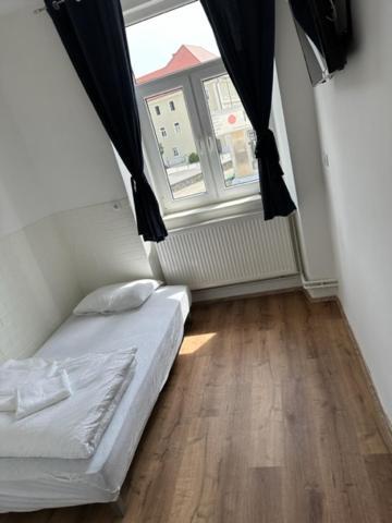 Gostilna In Apartmaji Zlati Lev - 马里博尔 外观 照片